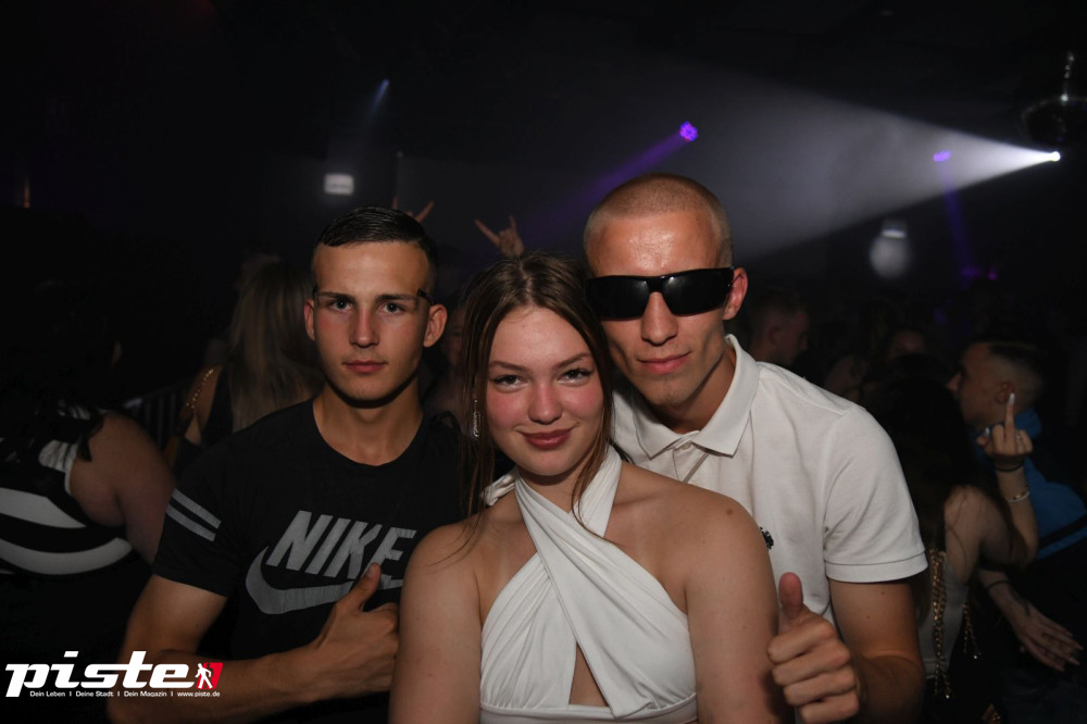 Zwischenbau Night