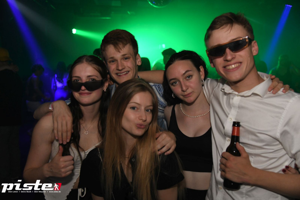 Zwischenbau Night