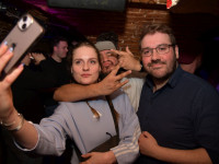 Shake what your mama gave ya