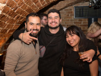 Shake what your mama gave ya