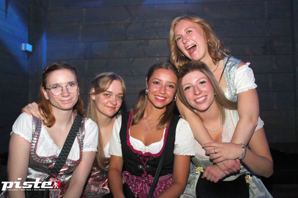 Oktoberfest &80er-90er Party