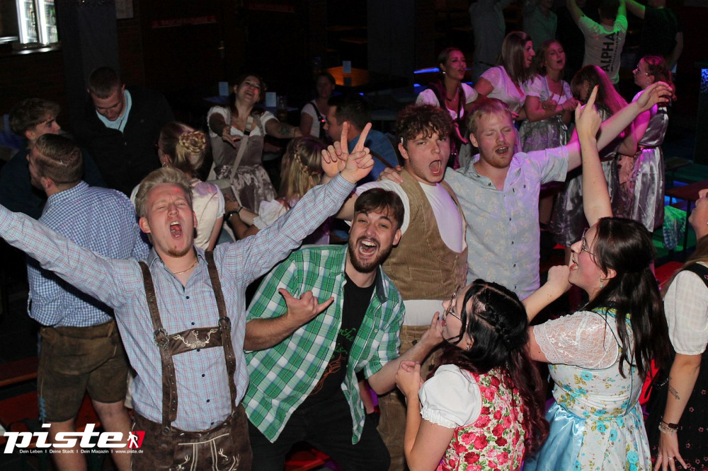 Oktoberfest &80er-90er Party