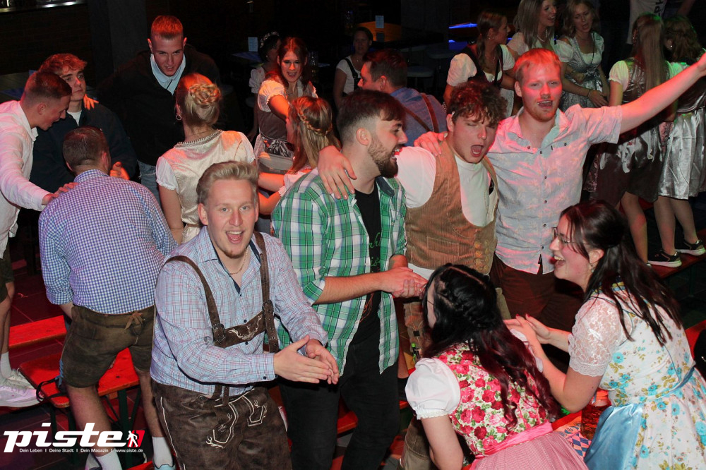 Oktoberfest &80er-90er Party