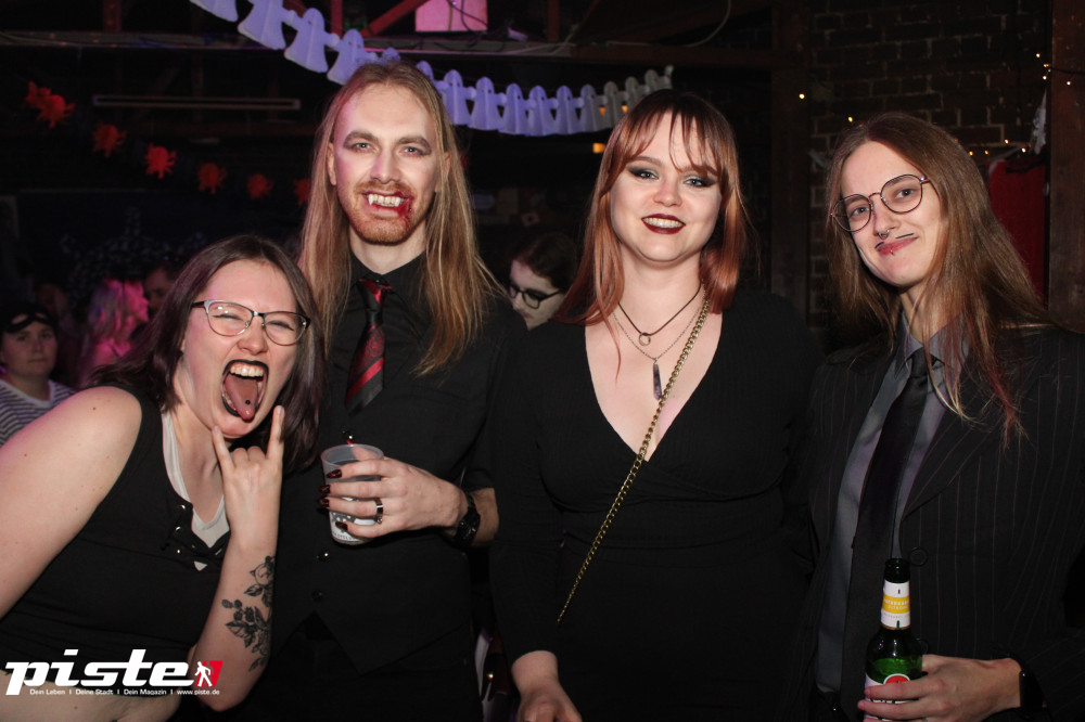 Halloween Queernight