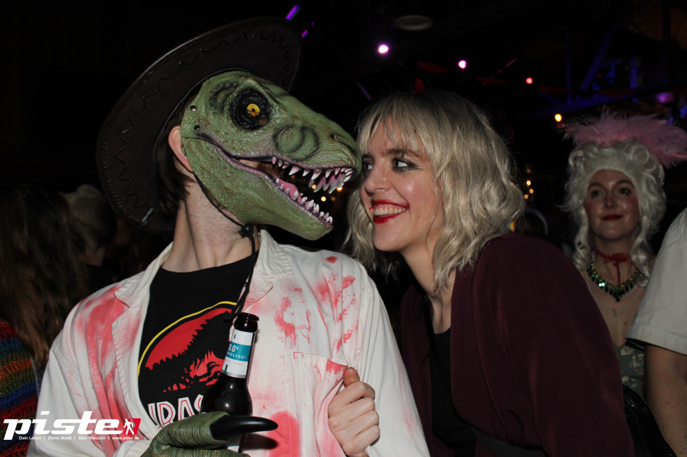 Halloween Queernight