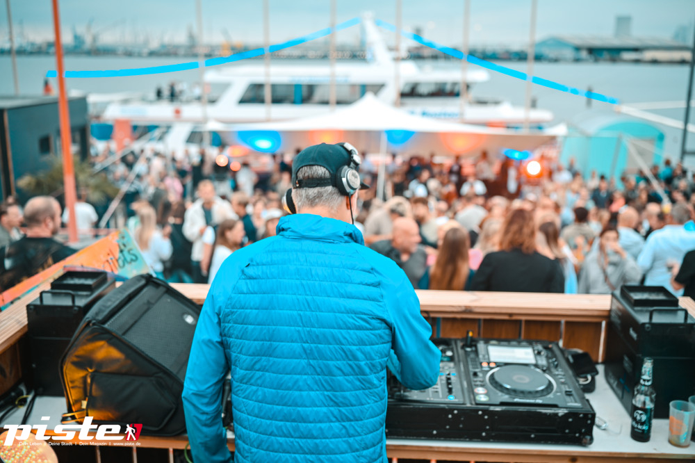 Sunset Beats & BBQ
