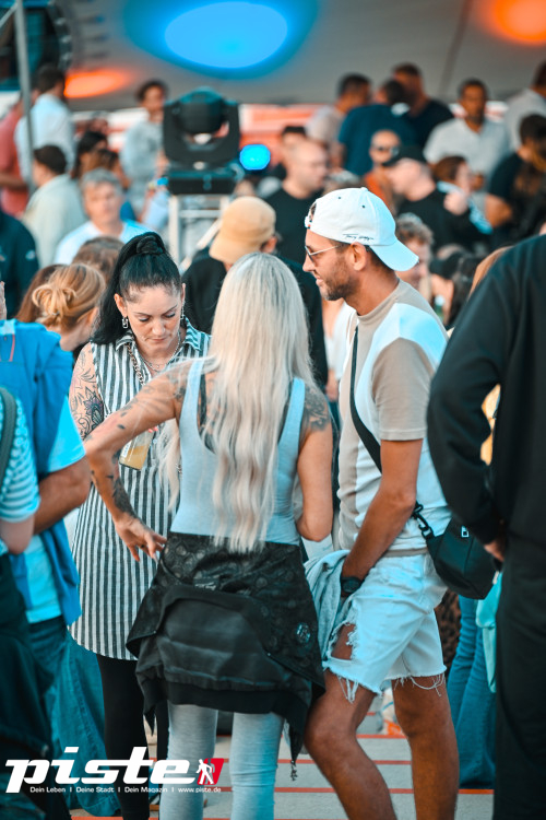 Sunset Beats & BBQ
