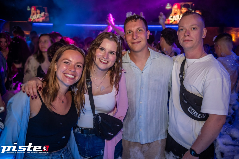 Die große Schaum- und Poolparty