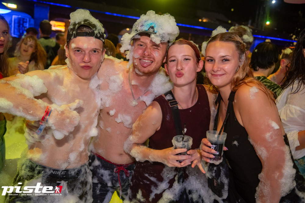 Die große Schaum- und Poolparty