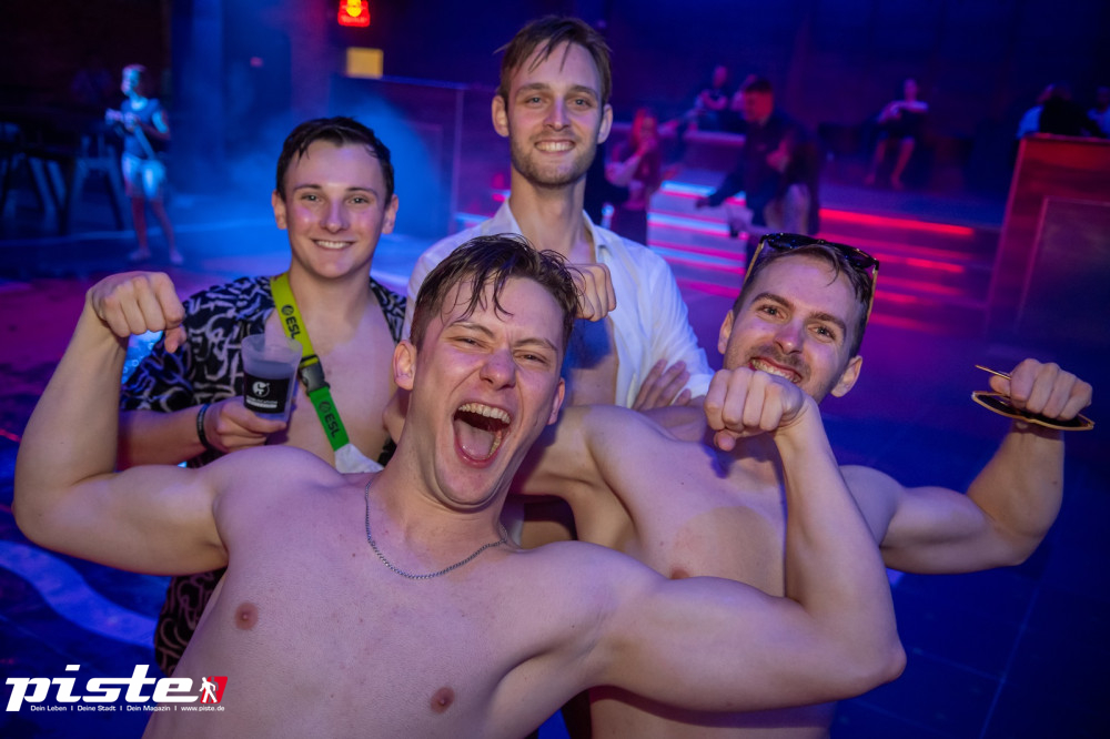 Die große Schaum- und Poolparty