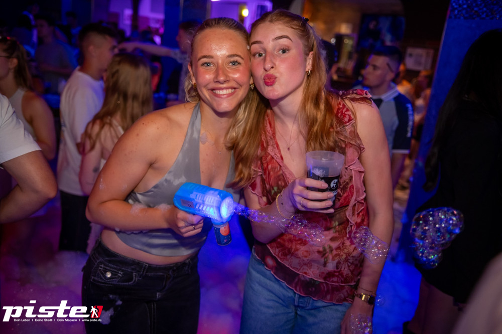 Die große Schaum- und Poolparty