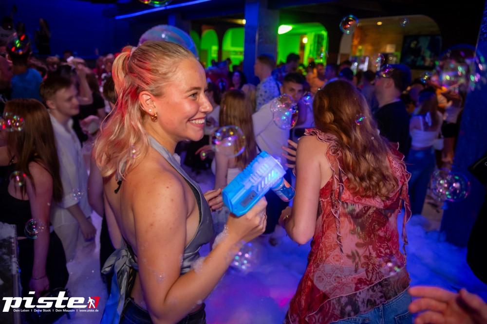 Die große Schaum- und Poolparty