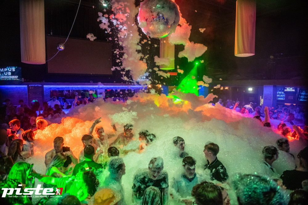 Die große Schaum- und Poolparty