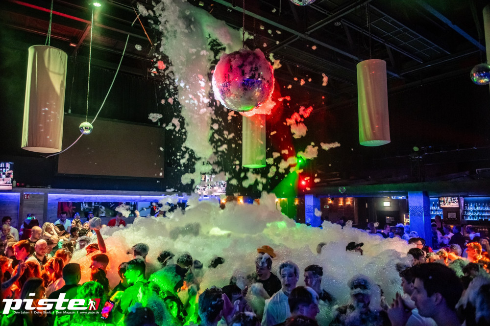 Die große Schaum- und Poolparty