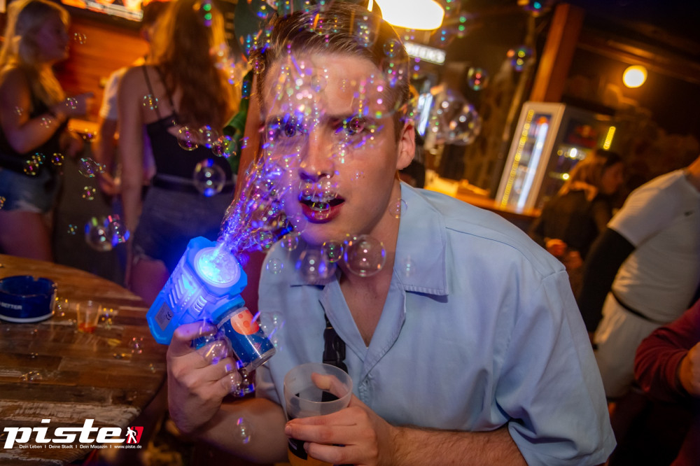 Die große Schaum- und Poolparty