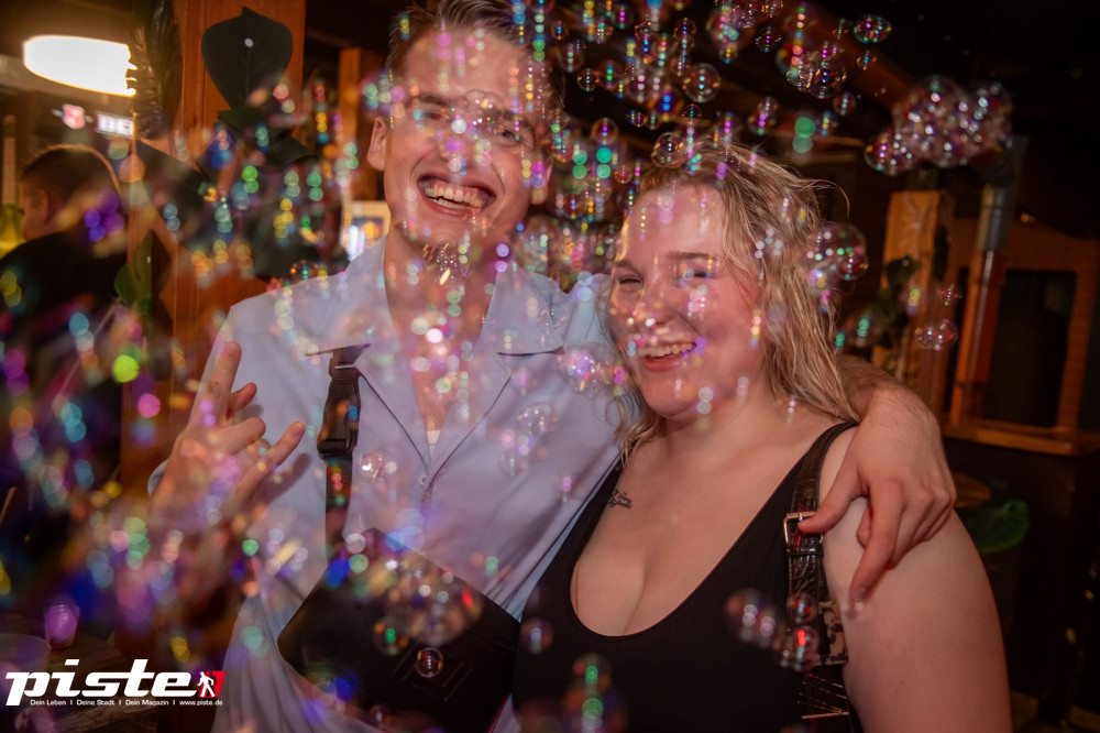 Die große Schaum- und Poolparty