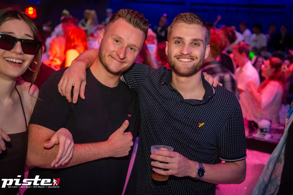 Die große Schaum- und Poolparty