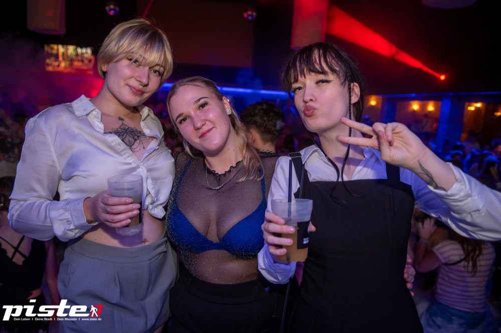 Die große Schaum- und Poolparty