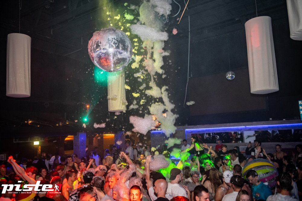 Die große Schaum- und Poolparty