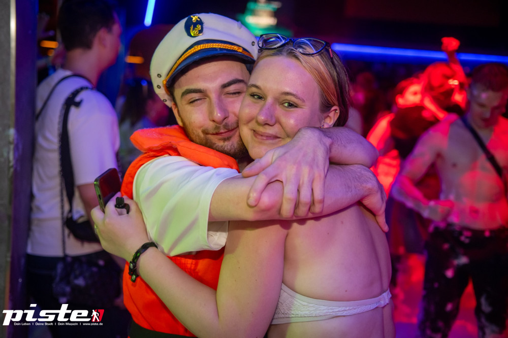 Die große Schaum- und Poolparty