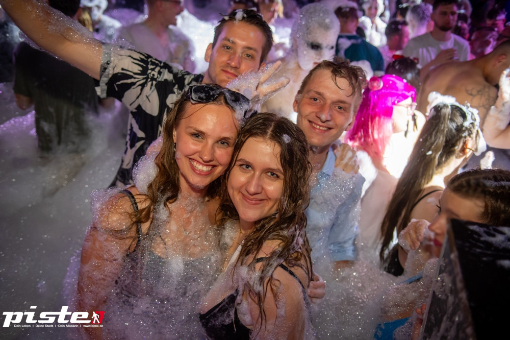 Die große Schaum- und Poolparty