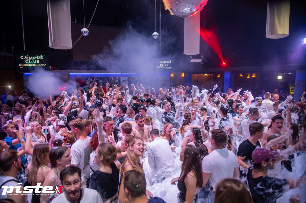 Die große Schaum- und Poolparty