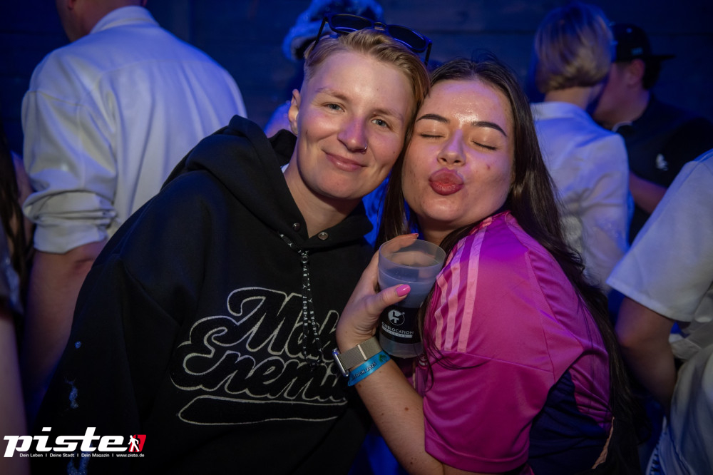 Die große Schaum- und Poolparty