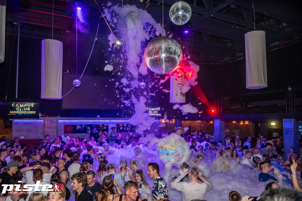 Die große Schaum- und Poolparty