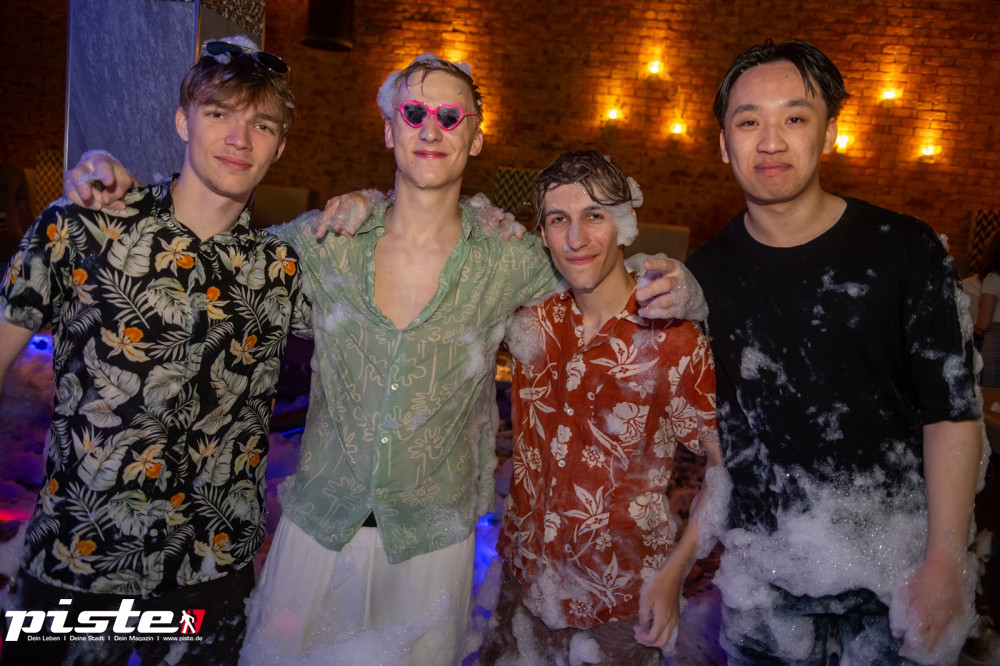 Die große Schaum- und Poolparty