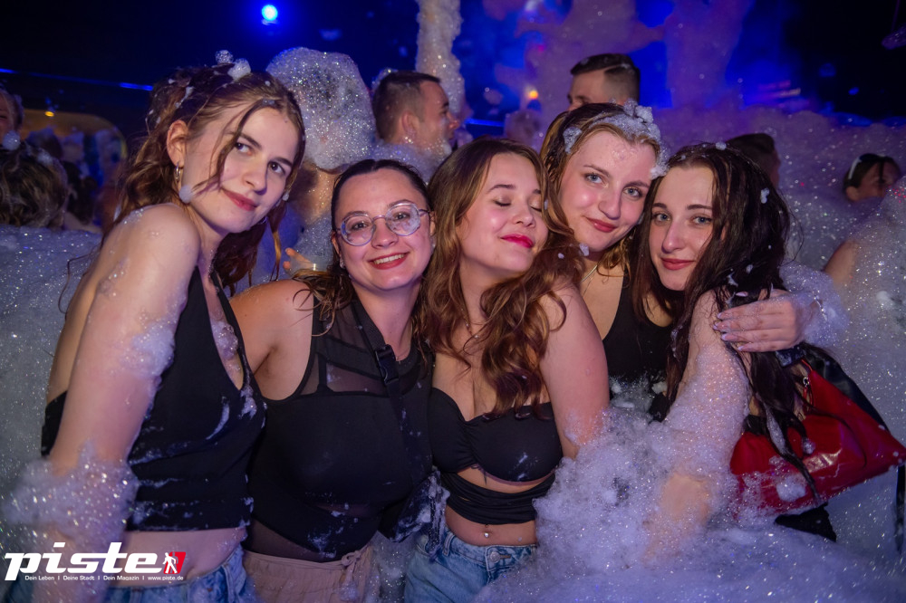 Die große Schaum- und Poolparty