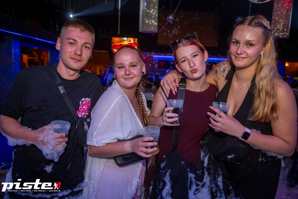 Die große Schaum- und Poolparty