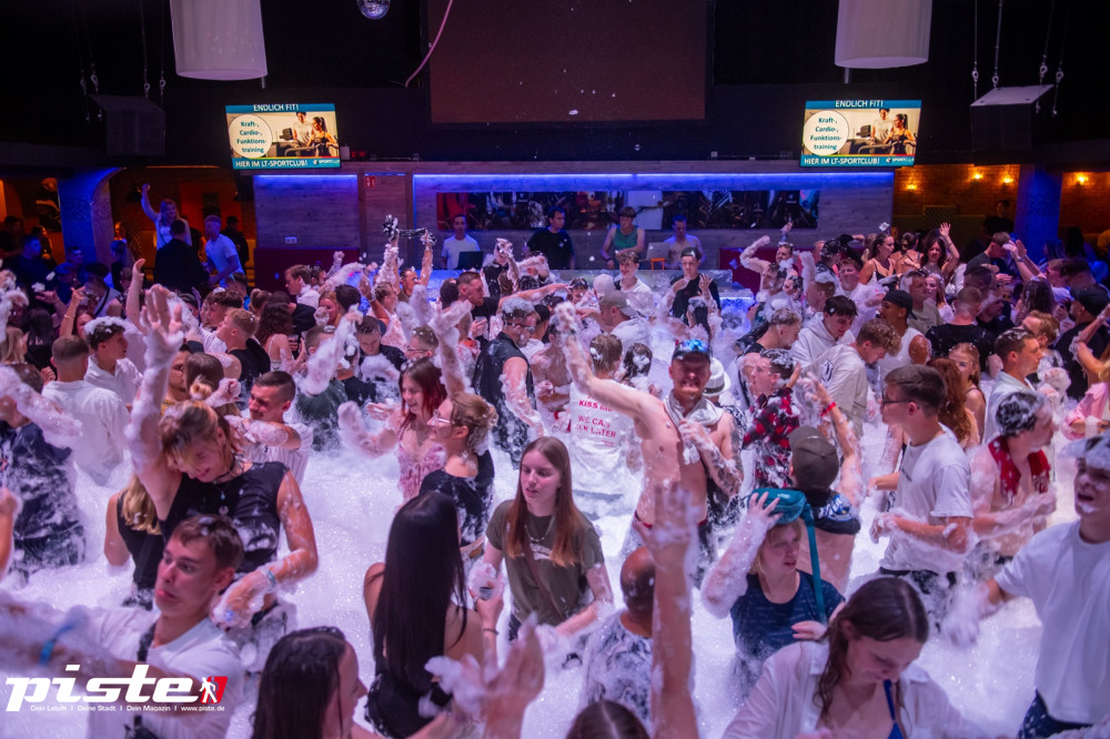 Die große Schaum- und Poolparty