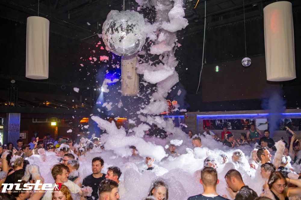 Die große Schaum- und Poolparty