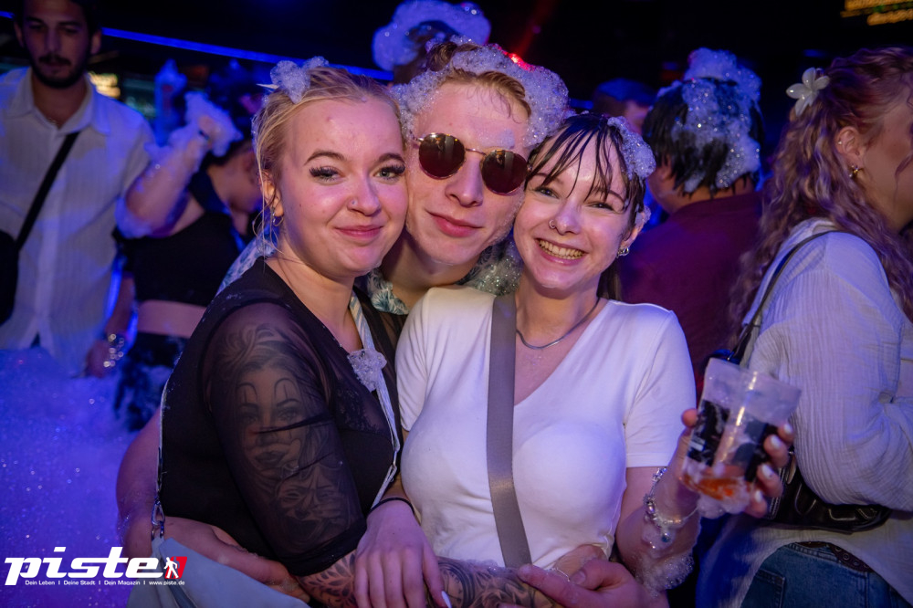 Die große Schaum- und Poolparty