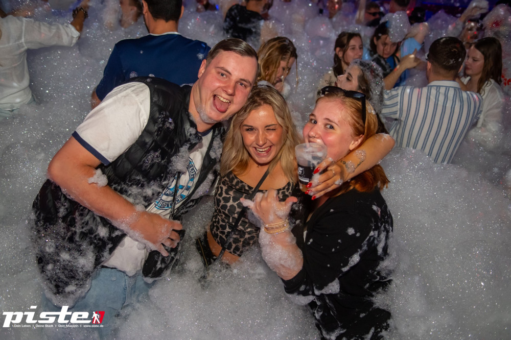 Die große Schaum- und Poolparty