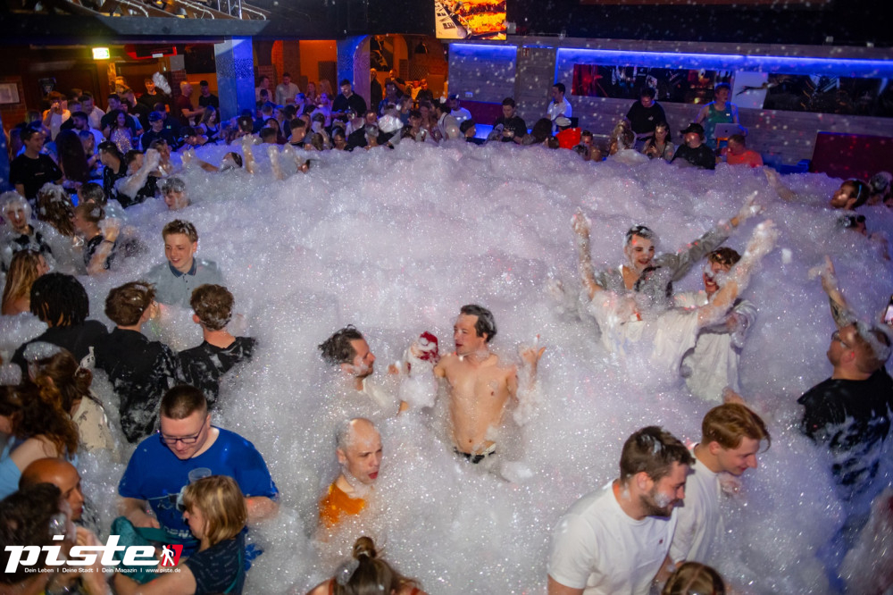 Die große Schaum- und Poolparty