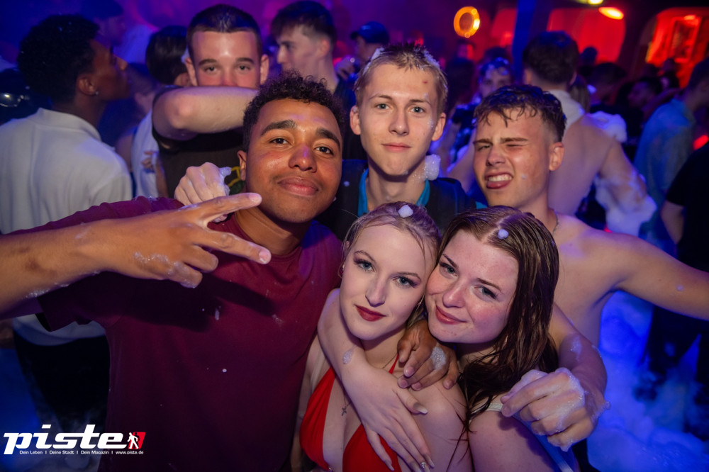 Die große Schaum- und Poolparty