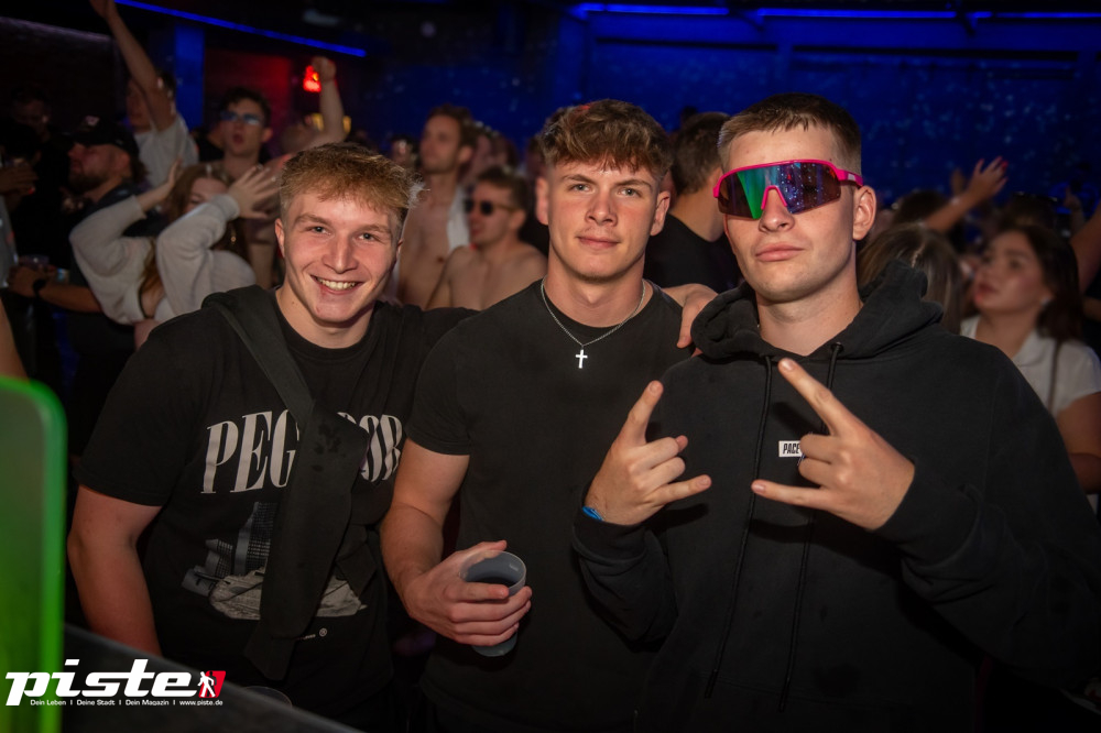 Die große Schaum- und Poolparty