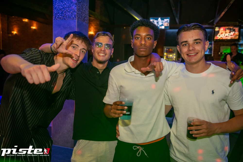 Die große Schaum- und Poolparty