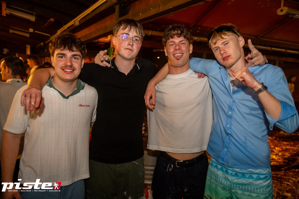 Die große Schaum- und Poolparty