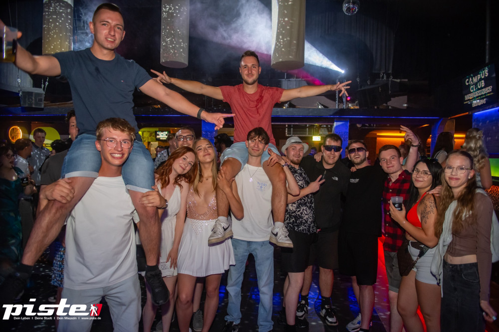 Die große Schaum- und Poolparty