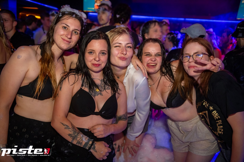 Die große Schaum- und Poolparty