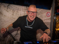 Die große Schaum- und Poolparty