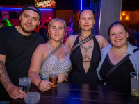 Die große Schaum- und Poolparty