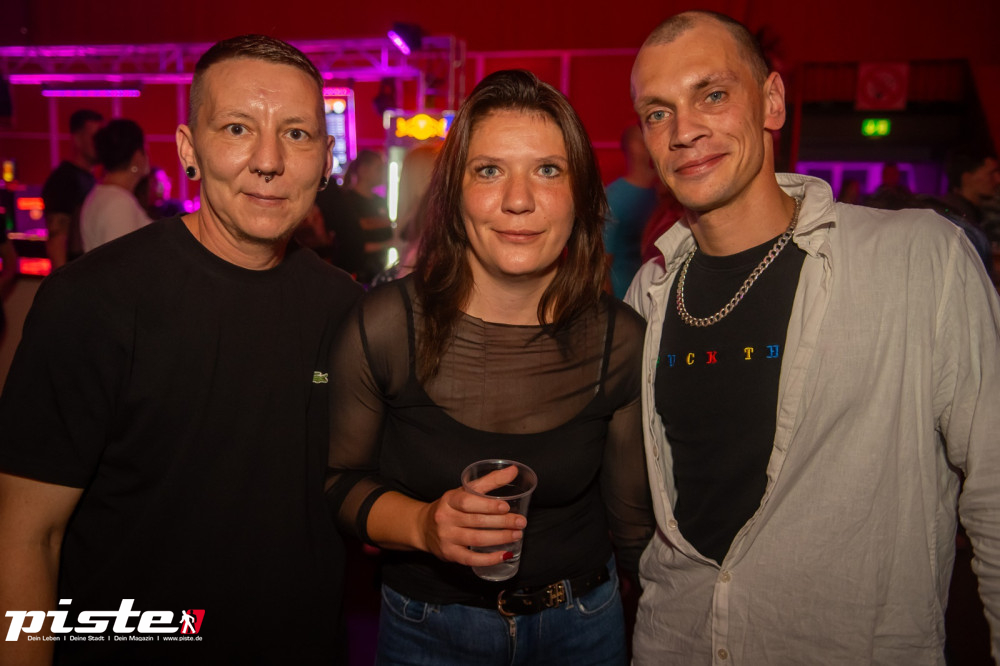 Und drinnen tanzt der Bär Galerie 1