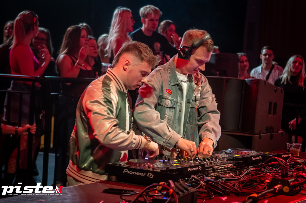 Und drinnen tanzt der Bär Galerie 1