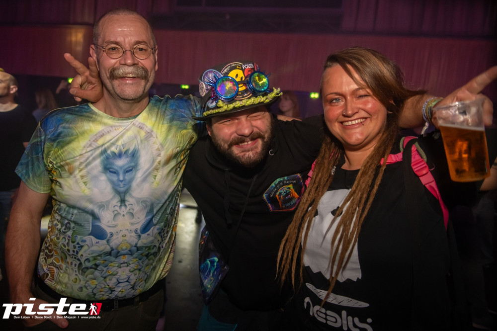 Und drinnen tanzt der Bär Galerie 1