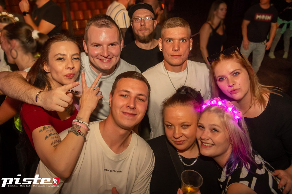 Und drinnen tanzt der Bär Galerie 1