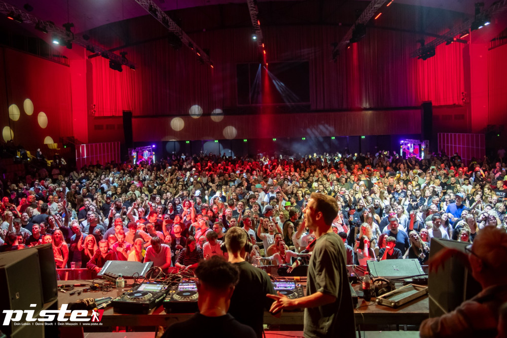 Und drinnen tanzt der Bär Galerie 1