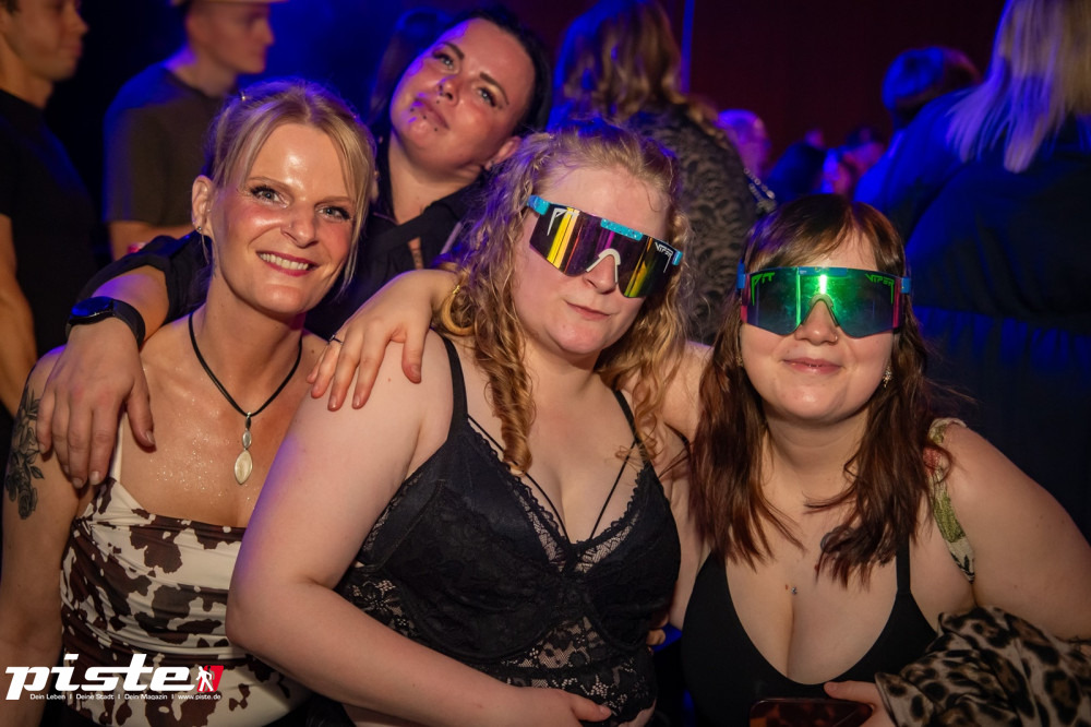 Und drinnen tanzt der Bär Galerie 1